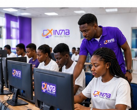 Illustration d'une salle informatique avec des apprenants en cours